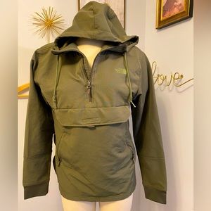 Men’s green size Medium The North face pullover with thermal interior